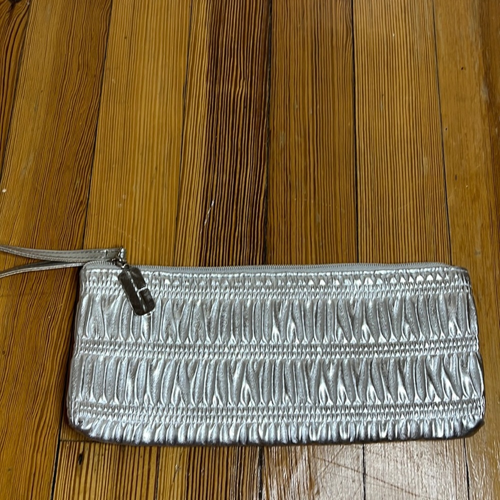 Clique wristlet